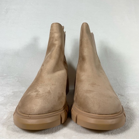 NEW Carcuume Women’s Lug Sole Chelsea Platform Boot Size 9.5 - Picture 11 of 11